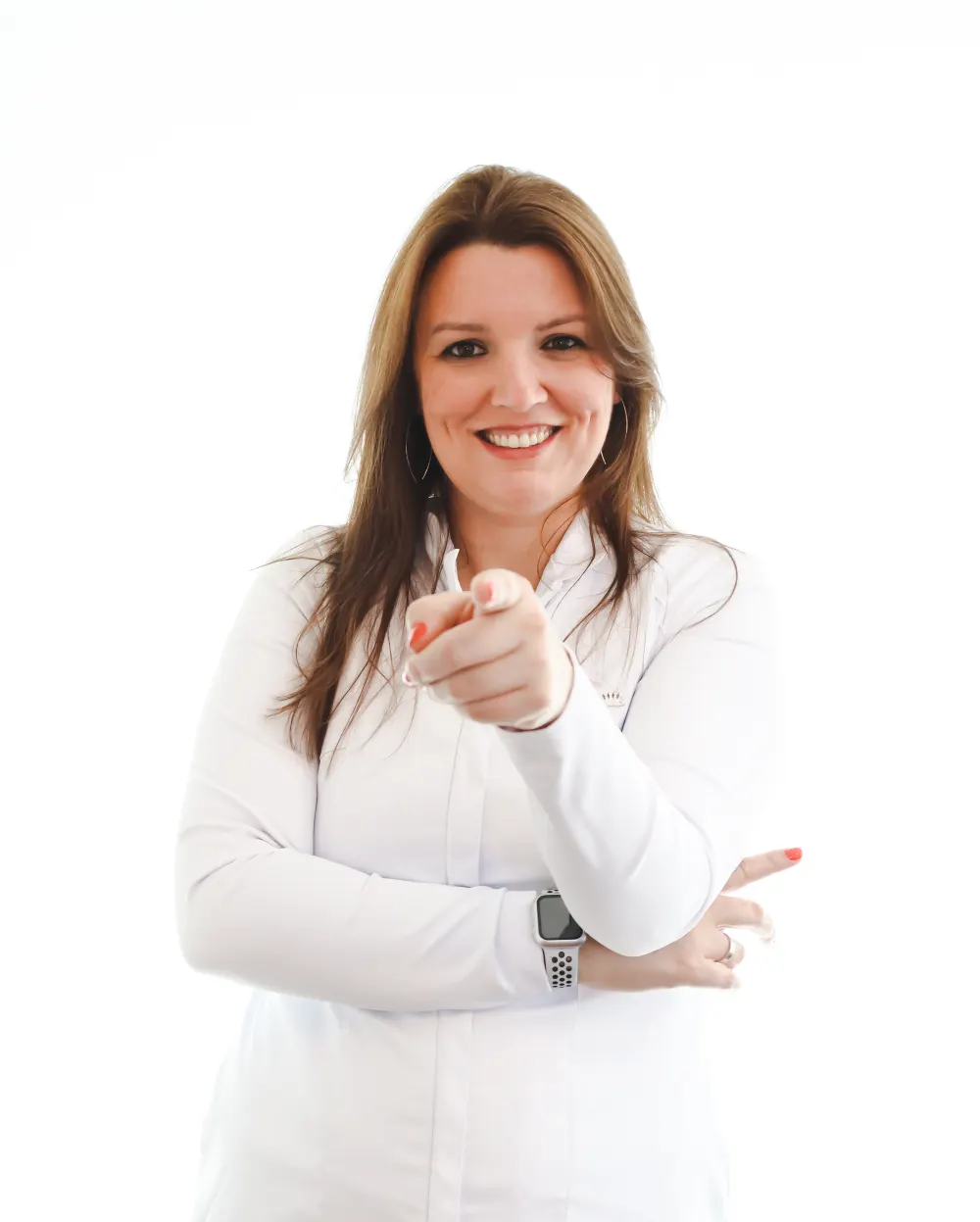 Dra. Day sorrindo e apontando para a câmera